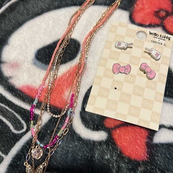 Hello kitty earring set and gold angel/butterfly necklace added! - Picture 4 of 5